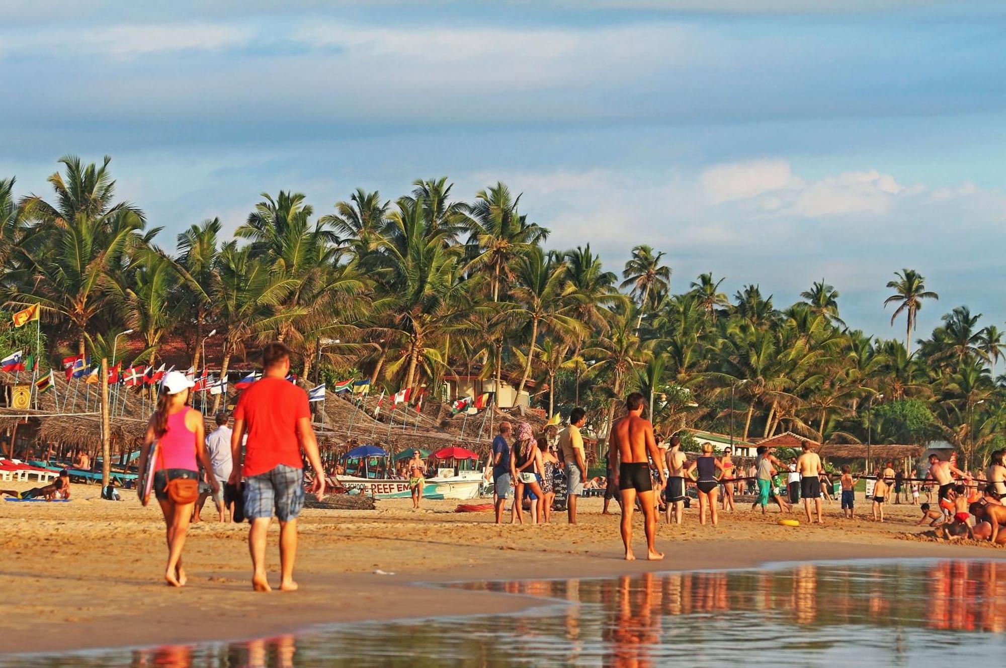 Neela'S Beach Inn Хиккадува Экстерьер фото